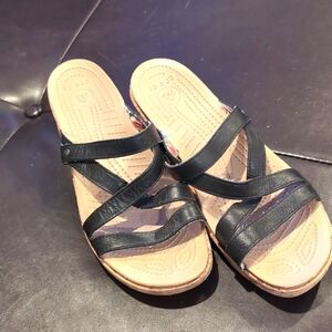 Crocs A Leigh Cork Womens Size 10 Shoes Black Leather Wedge Strappy Sandal